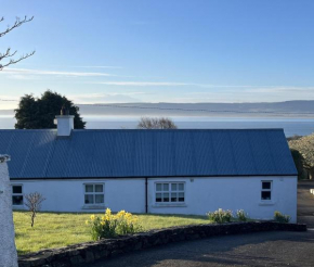 Cosy Donegal Cottage with Panoramic Sea Views